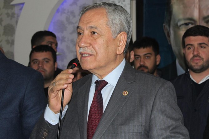 ABD'nin başındaki adam ateşe benzin döküyor