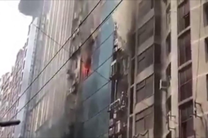 Li Bangledeşê di avahîyeke 19 qetî de şewat derket