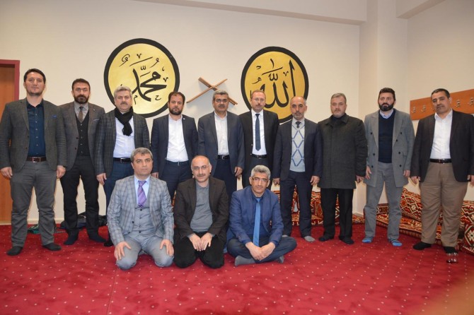 İlahiyat ile medreselerin müfredatının birleştirilmesi gerekiyor