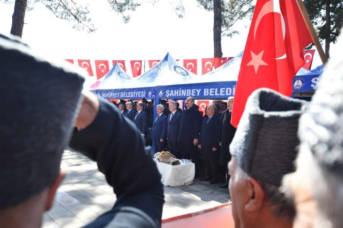 Şehit Şahinbey mezarı başında anıldı