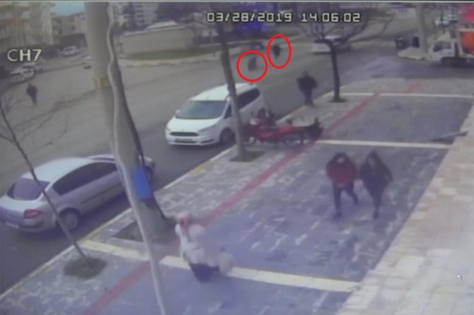 Sürücüsüz seyreden motosiklet ilginç görüntülere neden oldu