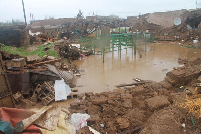 Ji ber lehîyê axur û mal hilweşîyan