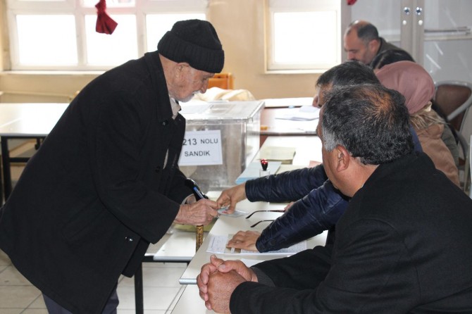 Elazığ’da oy kullanılmaya başlandı