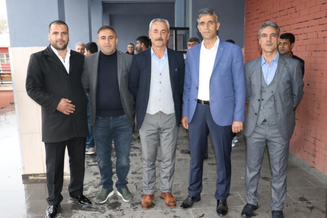 Muhtar adaylarından örnek davranış