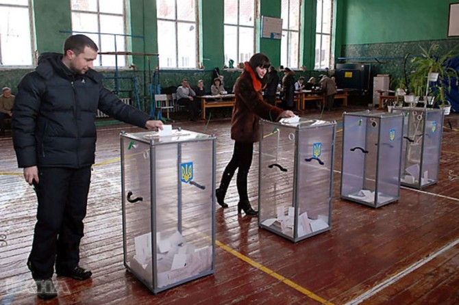 Ukrainians vote for presidential elections