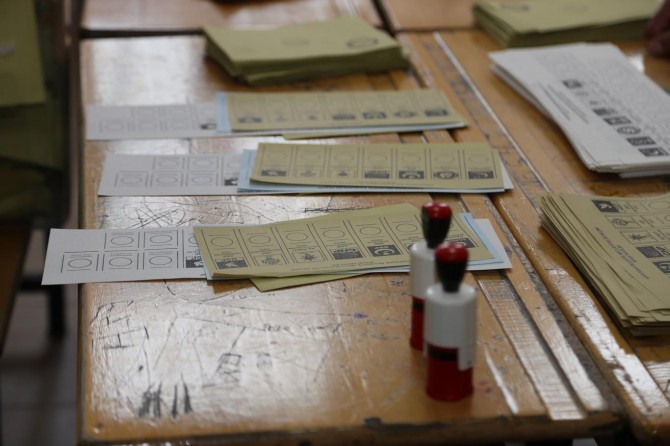 Nusaybin'de sandık başında kalp krizi geçiren yaşlı kadın hayatını kaybetti