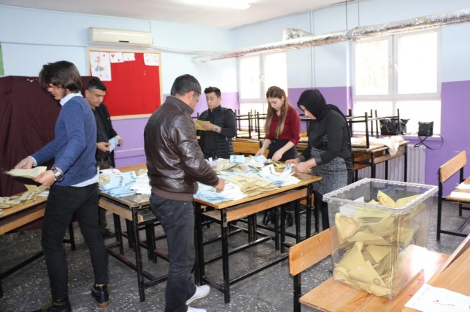 Şanlıurfa’da oy sayım işlemleri devam ediyor
