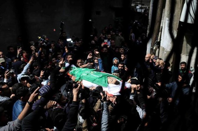 Filistin şehidlerini uğurluyor