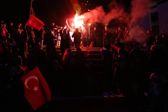 İstanbullular meydanlara indi