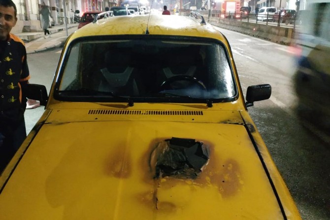 Hararet yapan araç alev aldı