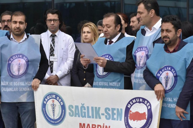 Sağlık çalışanları doktora darp olayını kınadı