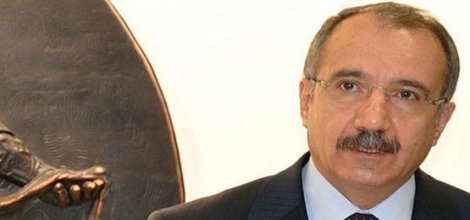 'Öğretmenler okullara başörtülü girebilir'