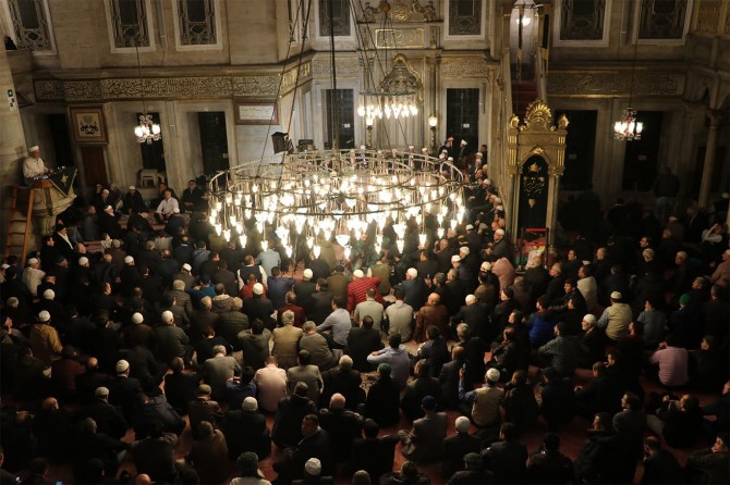 İstanbul’da Mirac Gecesinde camiler doldu taştı