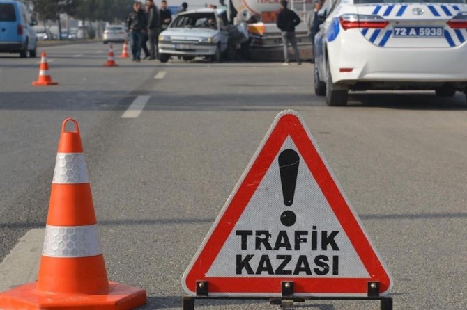 Batman'da otomobil ile motosiklete çarpıştı: 1 ölü 1 yaralı