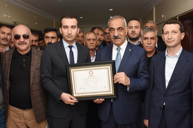 Bayık mazbatasını aldı