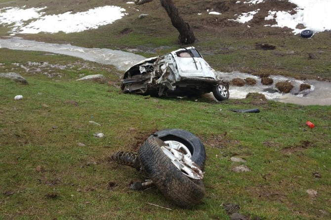 Otomobil şarampole yuvarlandı: Bir ölü