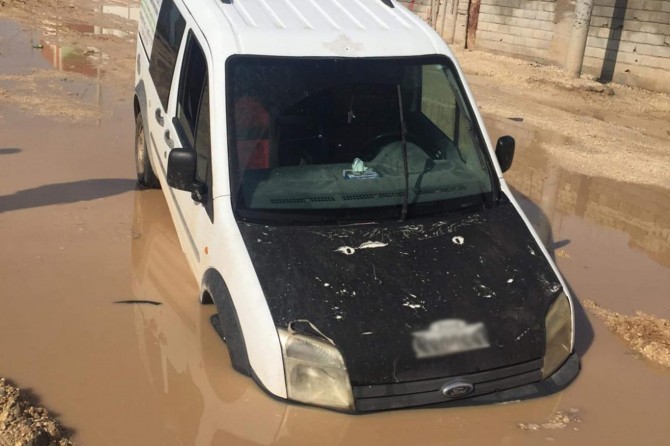 Su dolu çukur kazaya neden oldu