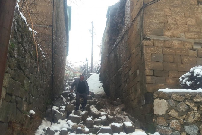 Bitlis'te metruk binalar vatandaşları tedirgin ediyor