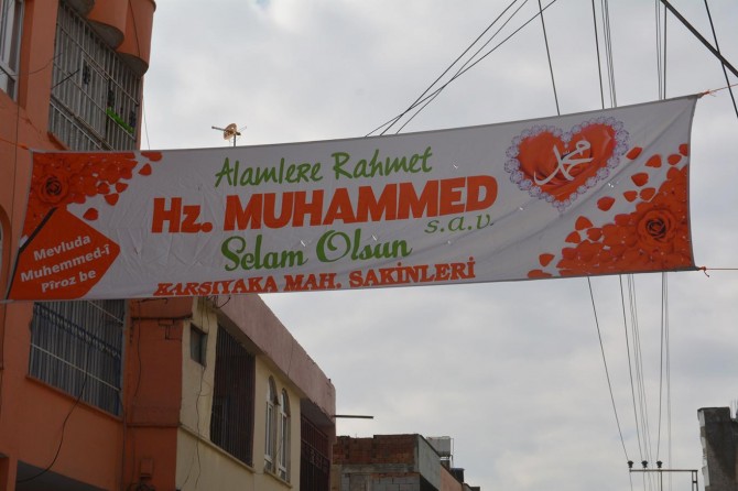 Batman Peygamber sevdasıyla süslendi