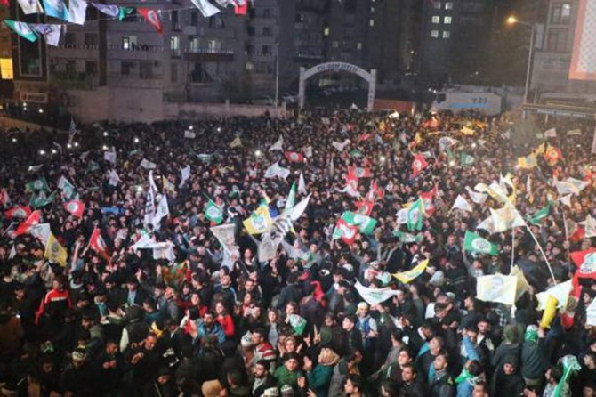 Derbarê pîrozbahîya HDPyê ya li Diyarbekirê de lêpirsîn hat destpêkirin