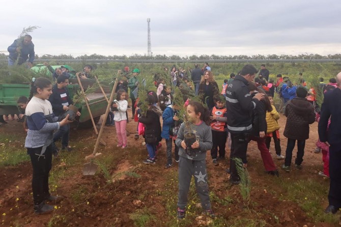 Harran Üniversitesi öğrencileri kampüse fidan dikti