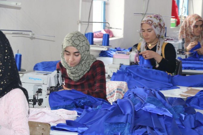 Köyde kurulan atölye gelir kaynağı oldu