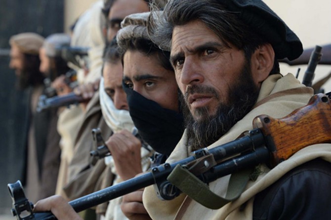 Taliban Afganistan'ın kuzeyinde 2 ilçeyi ele geçirdi