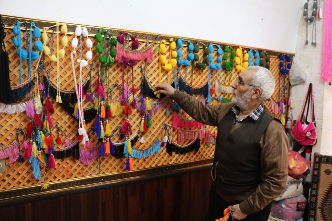 Şanlıurfa'da unutulmaya yüz tutmuş kazazlık mesleğini 72 yıldır sürdürüyor