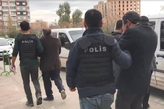 Hırsızlık iddiasıyla 3 kişi gözaltına alındı