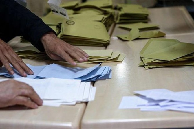 İstanbul'da seçimlerde usulsüzlük iddiasına soruşturma başlatıldı