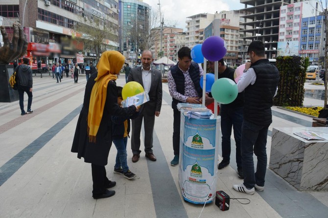 "Hazreti Peygamberi Anlama ve Sünnetini Yaşama" etkinliği için stantlar kuruldu