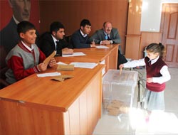 Vanlı Öğrenciler Meclis Başkanlarını Seçti