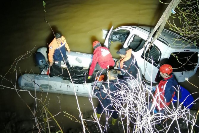 Botan Çayı'na düşen sürücünün cesedine ulaşıldı