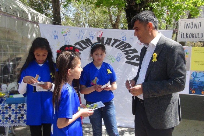 İlkokul çocuklarından otizm etkinliği