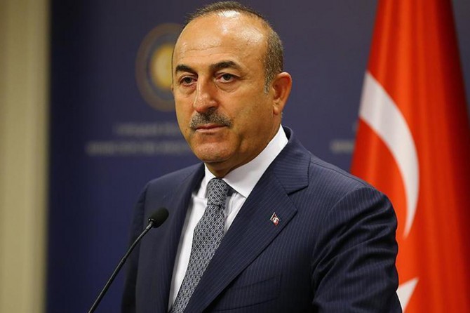 Çavuşoğlu: Macron kendi karanlık tarihine baksın