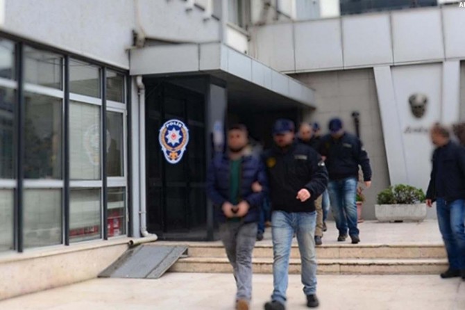 84 polis hakkında gözaltı kararı