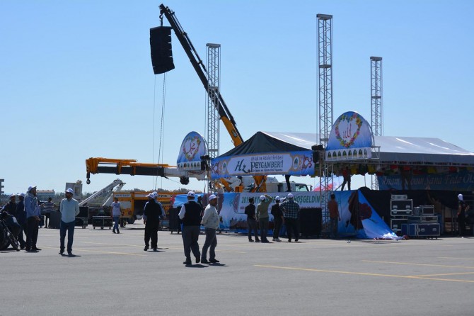 Batman'da etkinlik alanı Peygamber sevdalılar için hazırlanıyor