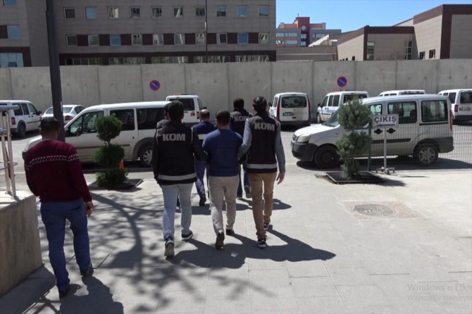 Gaziantep'te sahte evrak düzenleyen 2 şüpheli gözaltına alındı