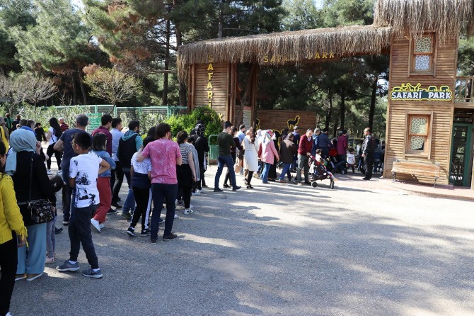 ​Gaziantep hayvanat bahçesine ziyaretçi akını