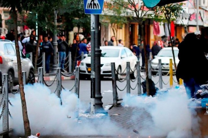 Filistin'de onlarca öğrenci boğulma tehlikesi yaşadı