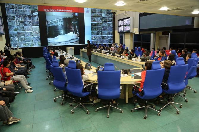 AKOM'dan çocuklara güvenli yaşam eğitimleri veriliyor