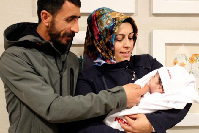 Hira bebek geçirdiği iki ameliyatla sağlığına kavuştu