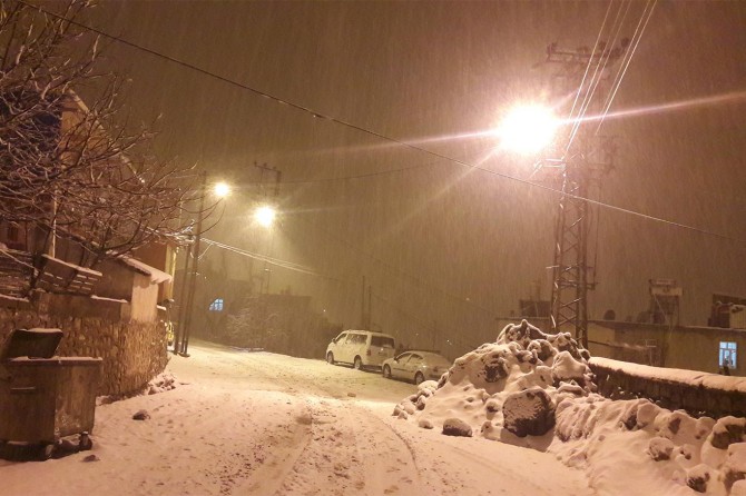 Nisan ayında Bitlis'te yoğun kar yağışı