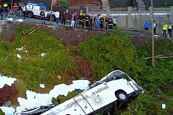 Bus overturns in Portugal kills 29 people