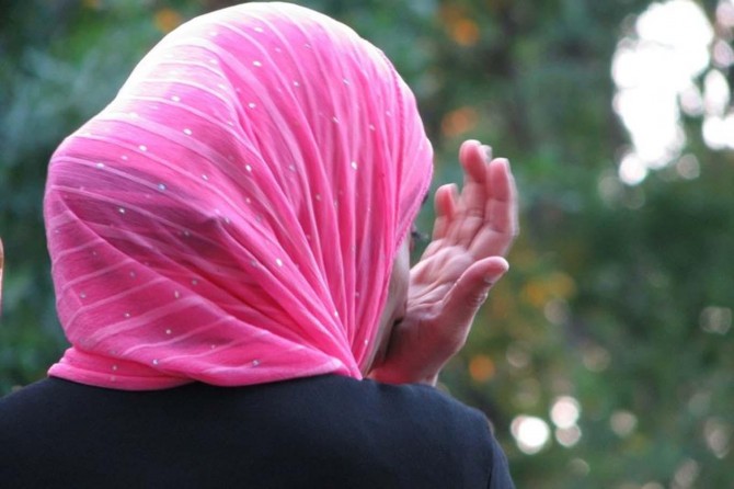 Fransa'da işten atılan başörtülü kadın haklı bulundu