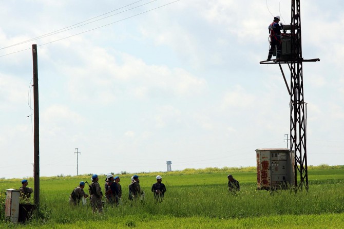Borçlu çiftçilerin elektriği yeniden kesilmeye başlandı