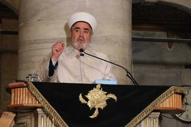 Nefsimizin bize kurduğu tuzaklardan teberra etmeliyiz