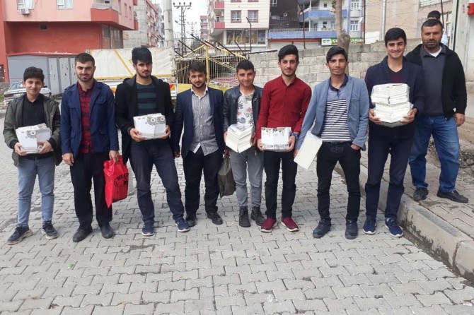 Viranşehir Cami-Derden kitap dağıtımı