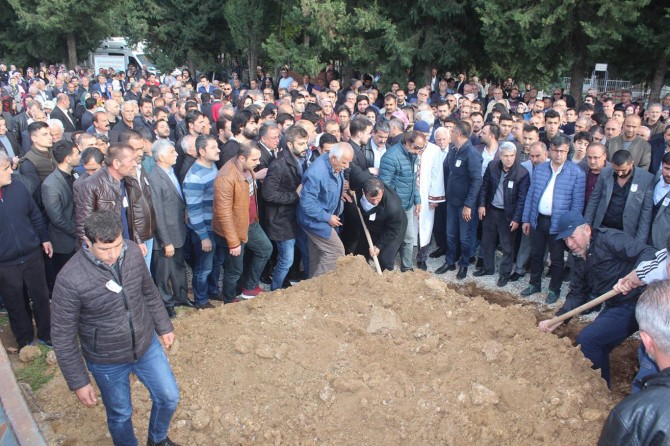 ​Sri Lanka'daki saldırıda ölen mühendisler Adıyaman'da defnedildi