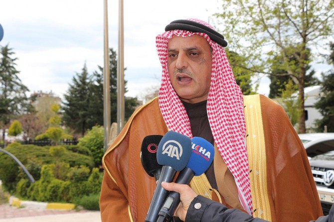 Suriyeli kardeşlerimizin üstündeki zulmün kalkması için çalışıyoruz